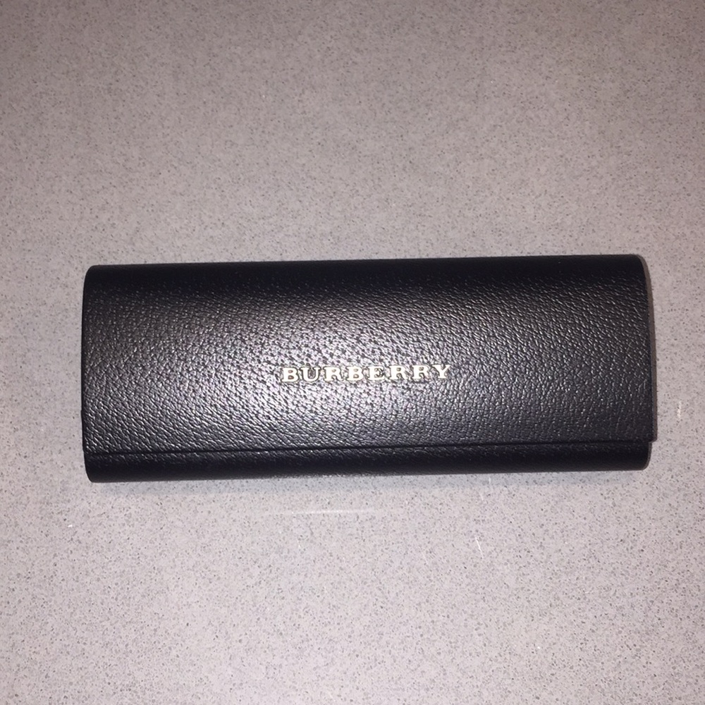 authentic burberry sunglasses case clutch